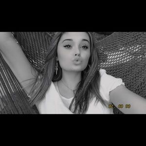 Meet your Posher, Ella